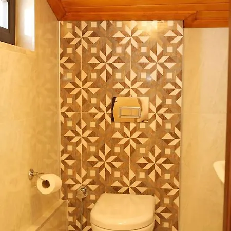 Luxury 5 Minutes From Scenic Town Center And River
