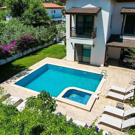 Luxury 5 Minutes From Scenic Town Center And River Villa
