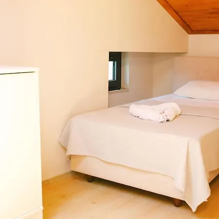Luxury 5 Minutes From Scenic Town Center And River Villa *
