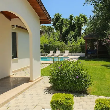 Luxury 5 Minutes From Scenic Town Center And River