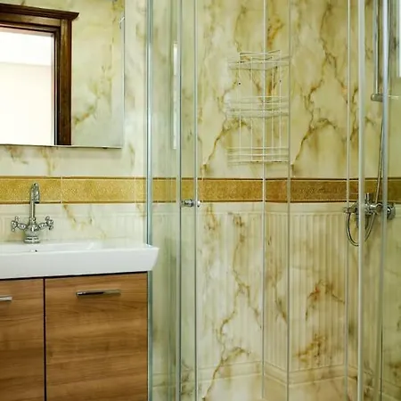 Luxury 5 Minutes From Scenic Town Center And River