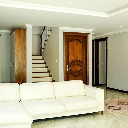Villa Luxury 5 Minutes From Scenic Town Center And River