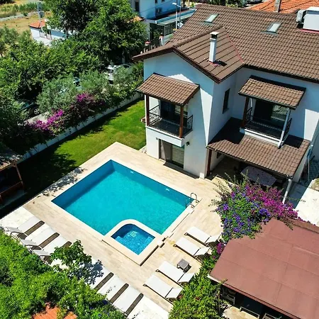 Luxury 5 Minutes From Scenic Town Center And River *