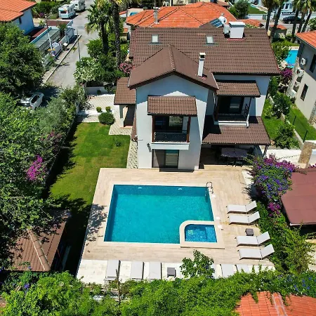 Luxury 5 Minutes From Scenic Town Center And River Villa
