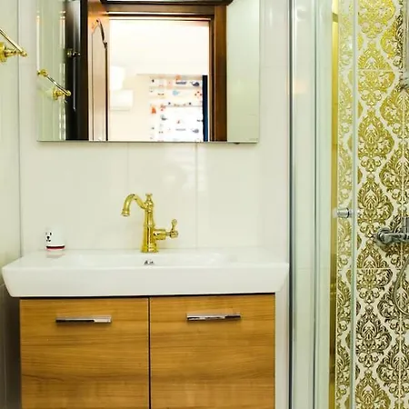 Luxury 5 Minutes From Scenic Town Center And River