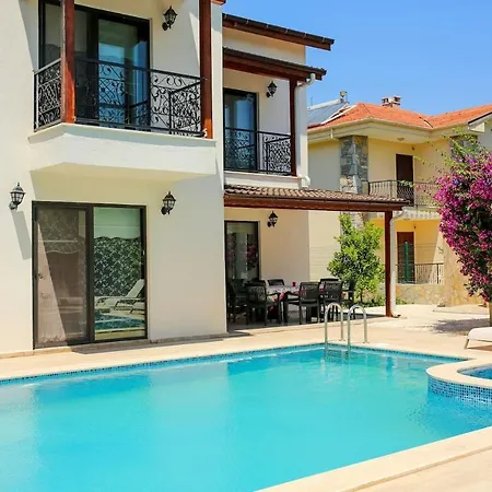 Luxury 5 Minutes From Scenic Town Center And River Villa