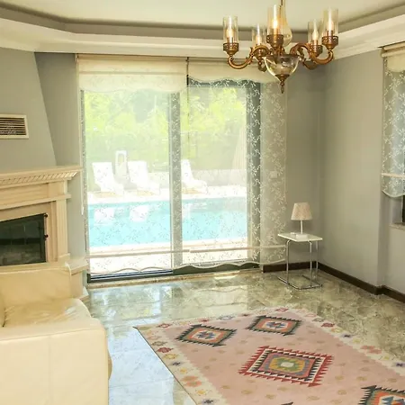 Luxury 5 Minutes From Scenic Town Center And River Villa *