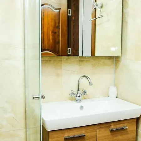 Luxury 5 Minutes From Scenic Town Center And River Villa *