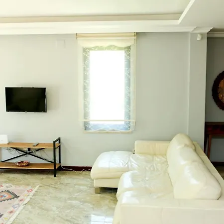 Luxury 5 Minutes From Scenic Town Center And River