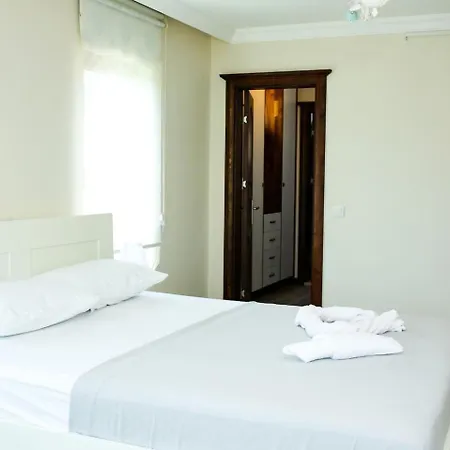 Villa Luxury 5 Minutes From Scenic Town Center And River
