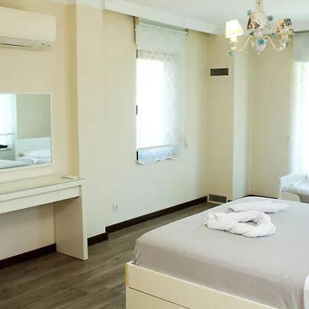 Luxury 5 Minutes From Scenic Town Center And River *