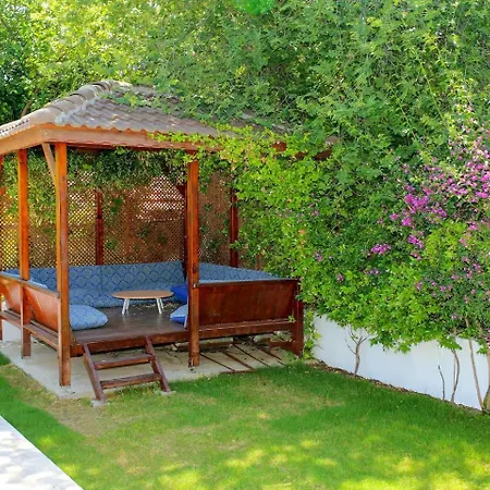 Villa Luxury 5 Minutes From Scenic Town Center And River
