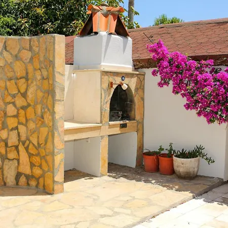 Villa Luxury 5 Minutes From Scenic Town Center And River