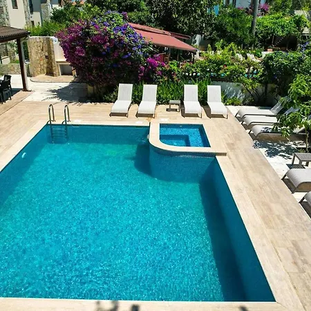 Villa Luxury 5 Minutes From Scenic Town Center And River
