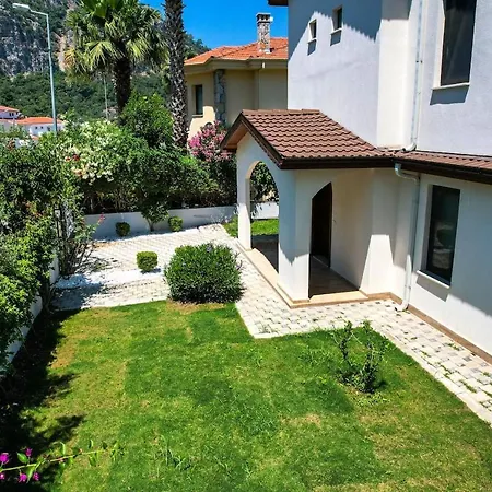 Luxury 5 Minutes From Scenic Town Center And River Villa