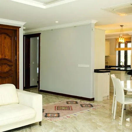 Luxury 5 Minutes From Scenic Town Center And River Villa *