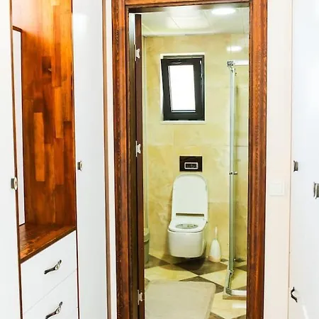 Villa Luxury 5 Minutes From Scenic Town Center And River